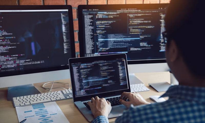 数据科学选型：R与Python如何赋能万载县网站建设？